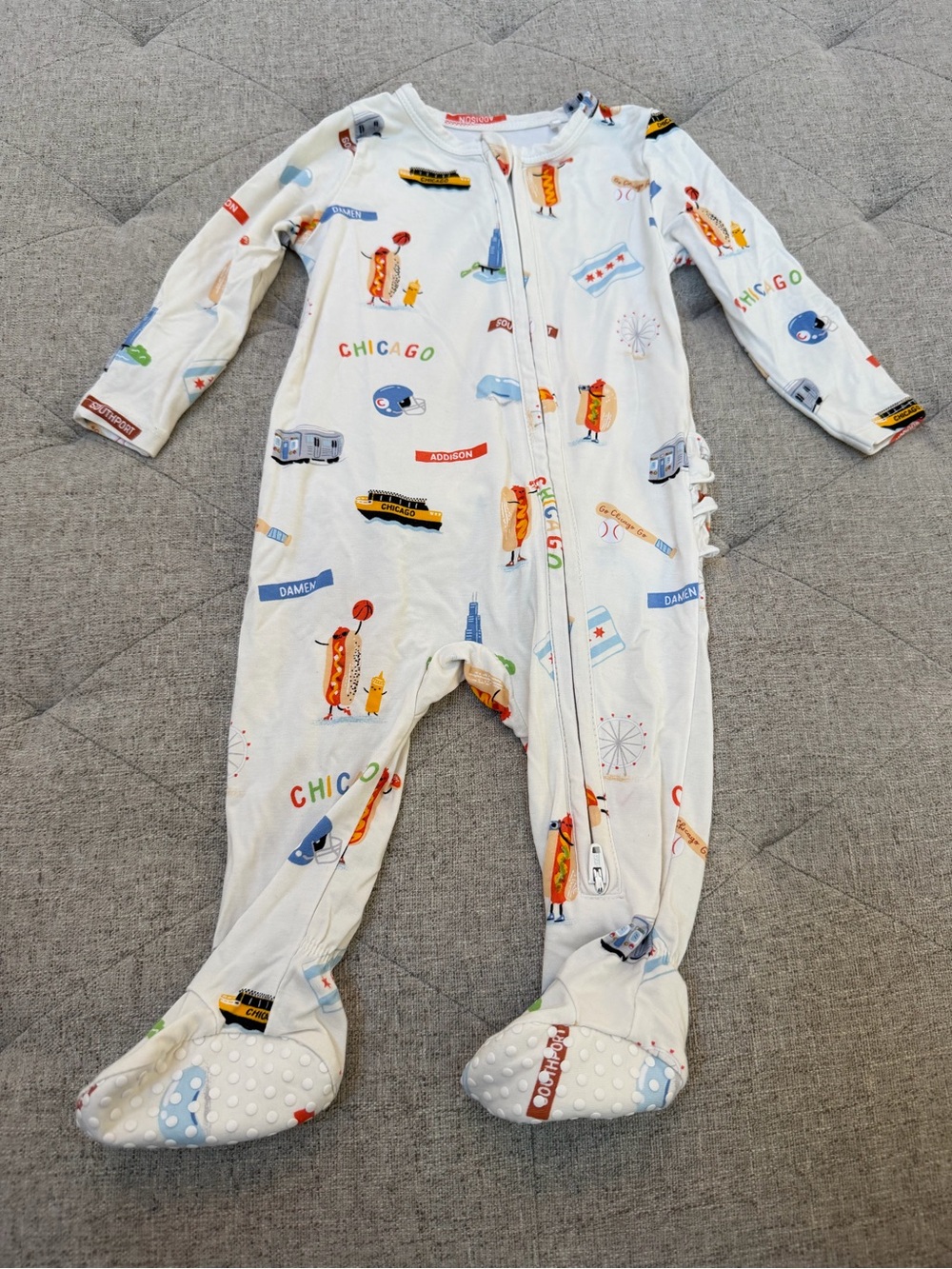 EUC MINI WONDER CHICAGO THEME ZIPPER FOOTIE PAJAMAS BABY SIZE 3-6mo